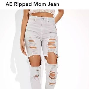 AMERICAN EAGLE ripped mom jeans in long